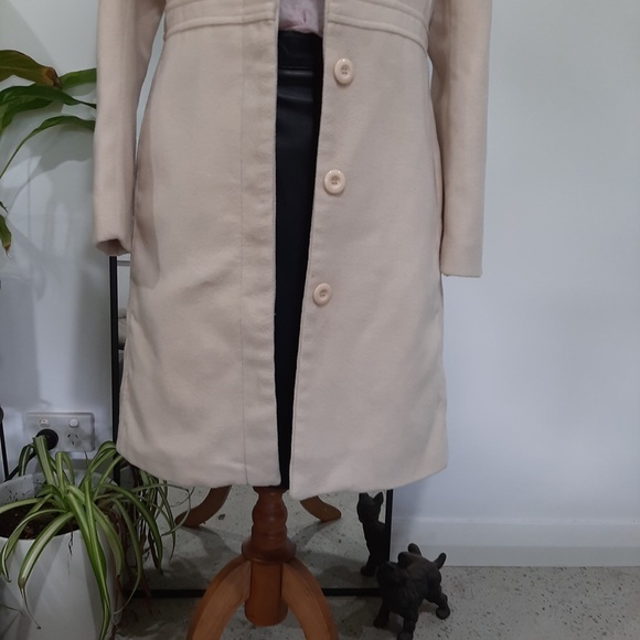 SOLD Long Cream Womens Winter Coat - Size M/L - Picture 3 of 9